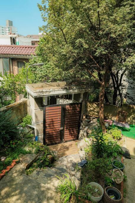 Villa Large House Subway 5 Minute *