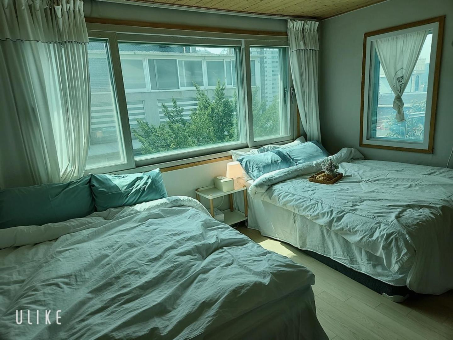 Large House Subway 5 Minute Villa *